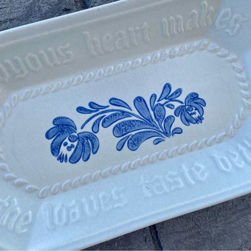 Pfaltzgraff Bread Tray Blue Floral Yorktowne Stoneware Dining Kitchen Grandma - Picture 2 of 7